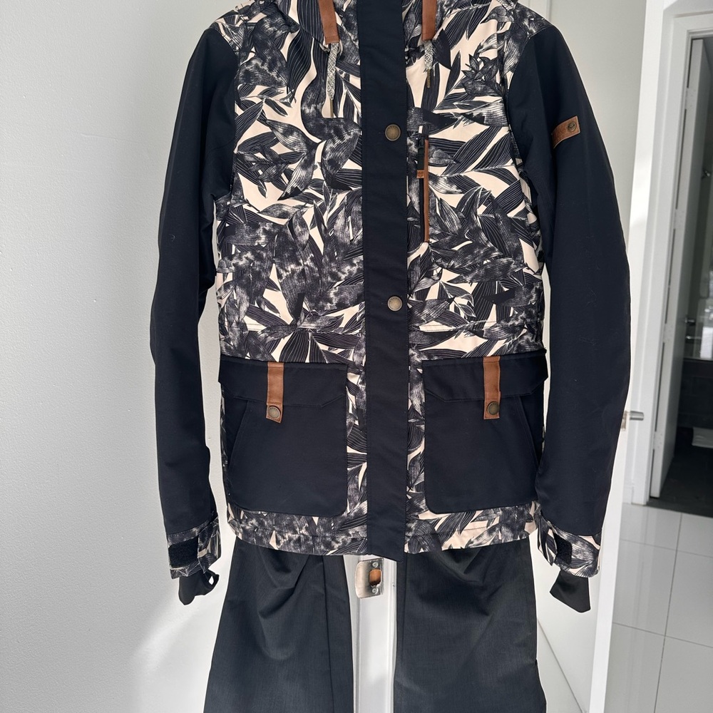 Roxy Ski/Snowboard outfit
